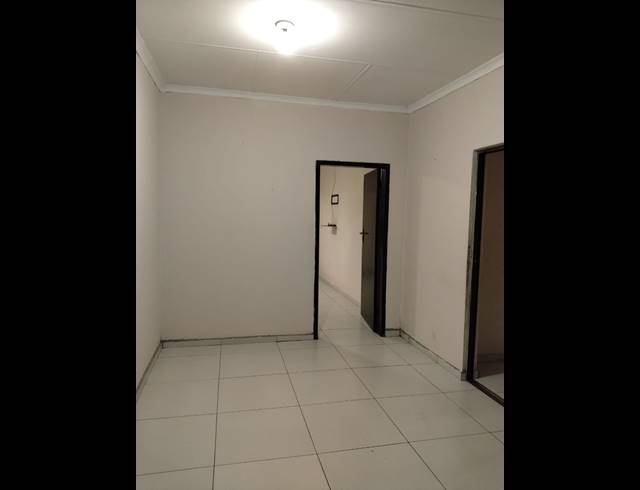 5 BEDROOM FREESTANDING FOR SALE IN FLAMWOOD